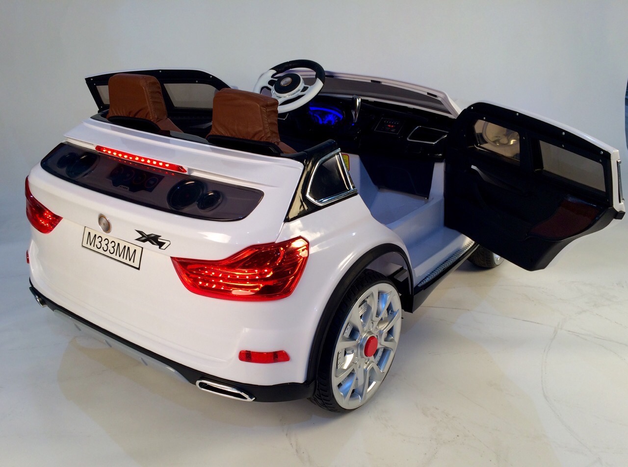 Детский двухместный электромобиль BMW M333MM с дистанционным управлением белый